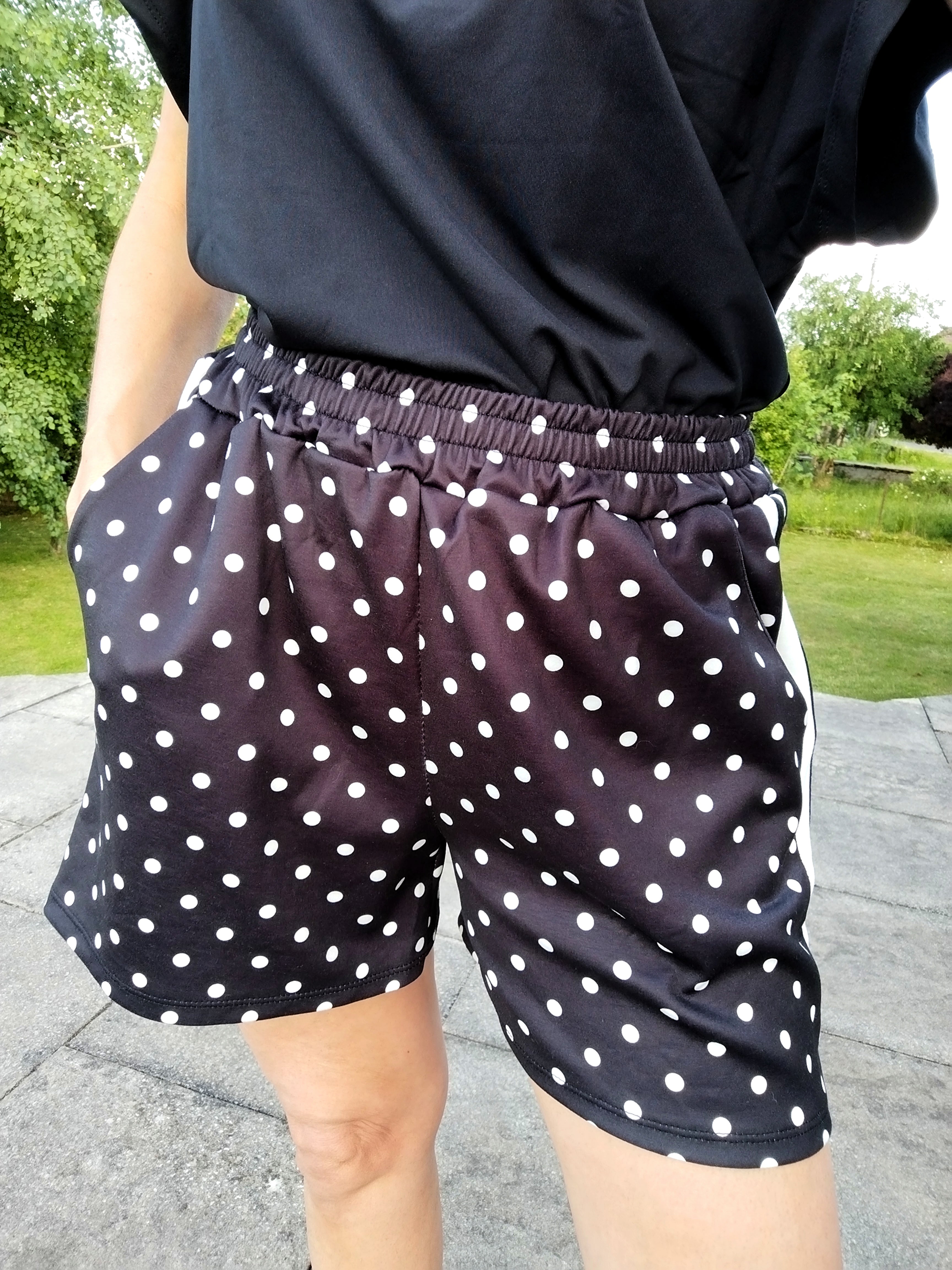 Short noir à pois blanc