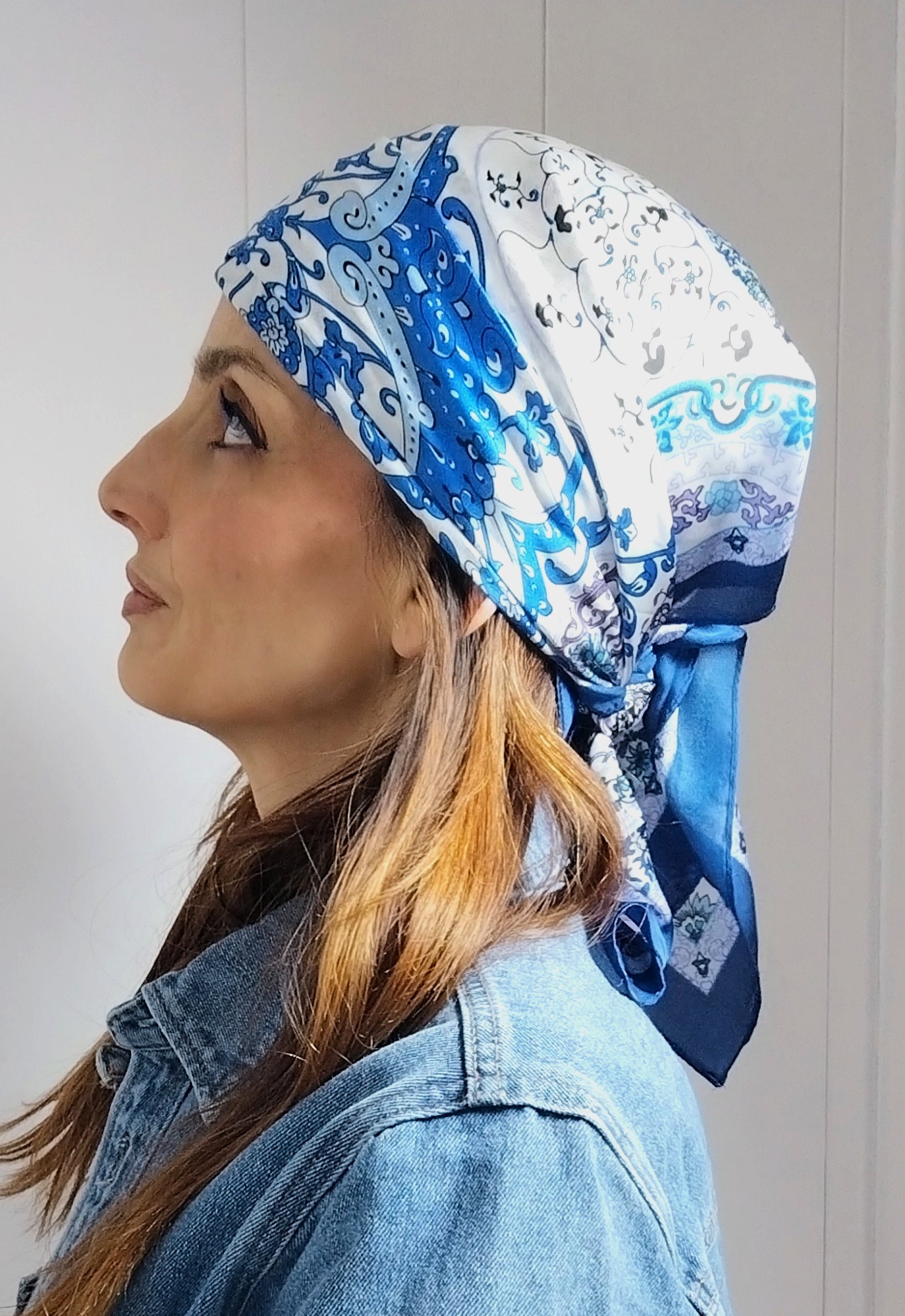 Foulard carré bleu