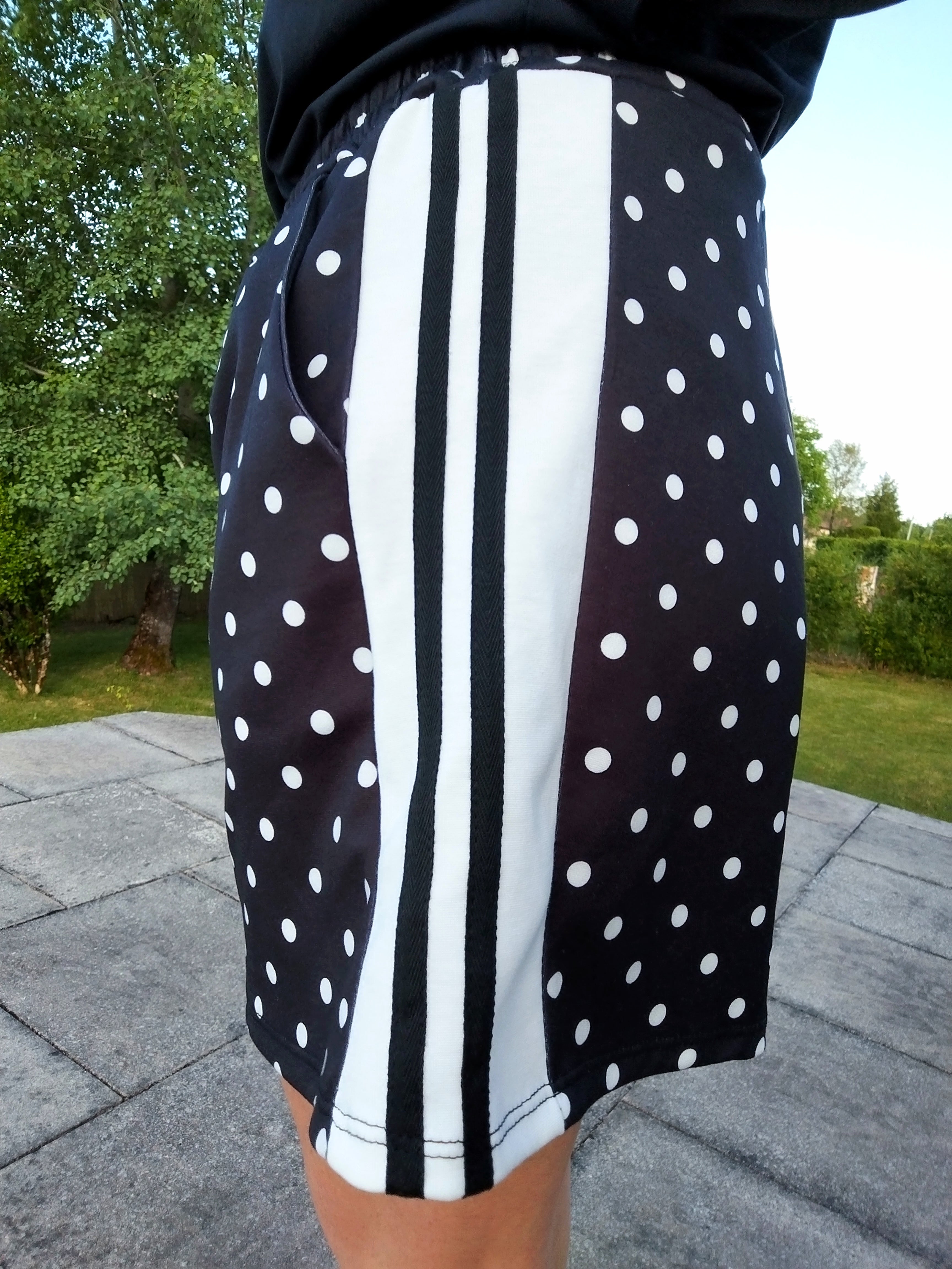 Short noir à pois blanc