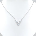 Collier double V